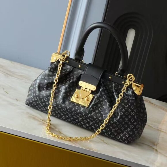 Louis Vuitton Women's Handbag/Crossbody Bag - Picture 1 of 9